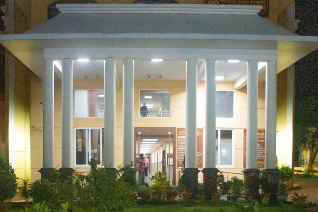 Neeladri Bhakta Nivas accommodation building near Jagannath Temple, Puri, offering comfortable stay facilities for pilgrims and devotees visiting the sacred temple.